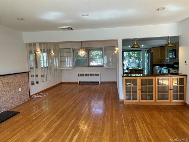 2 Stuart Dr