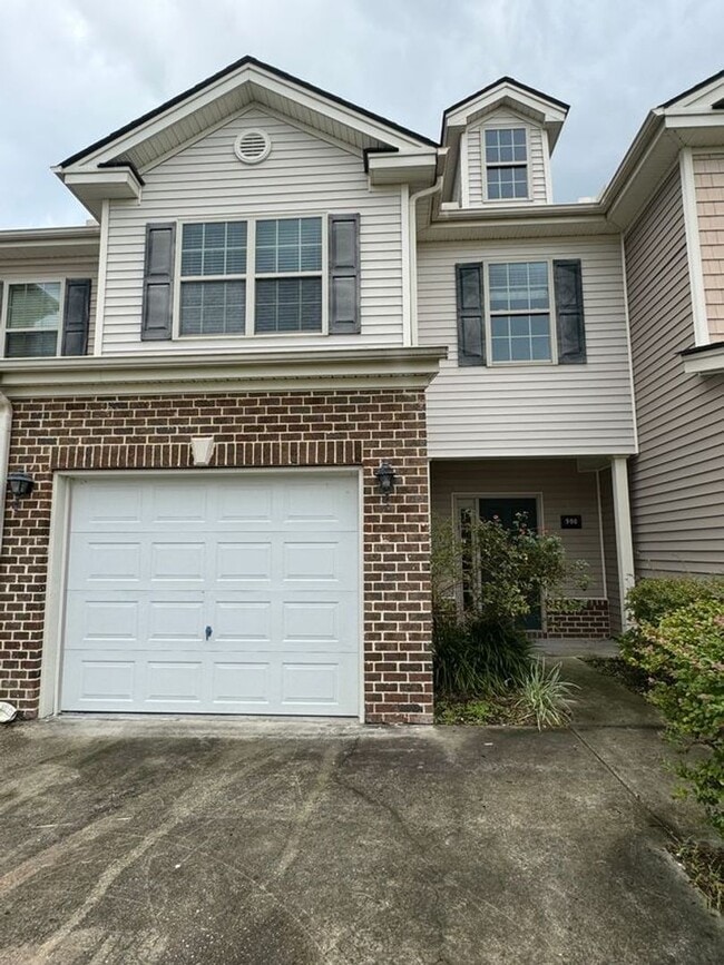 Building Photo - Renovated Townhome in Live Oak. Available mid January.