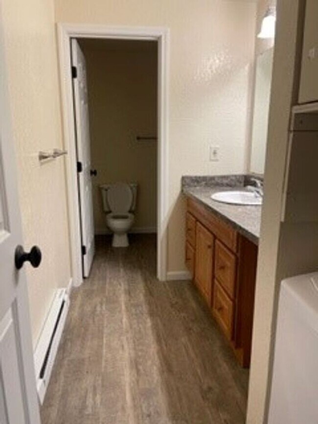 2 Bedroom, 1 Bath Condo in University Place/Tacoma!!