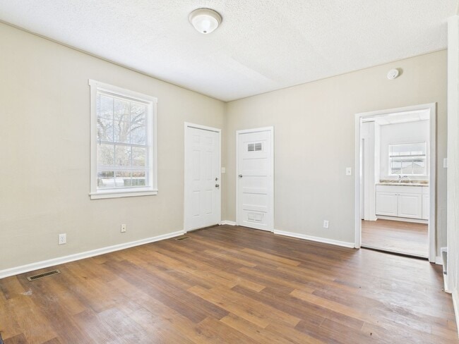 Photo - 1454 Ferndale Ave