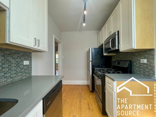 Photo - 2315 N Rockwell St Apartments Unit A3