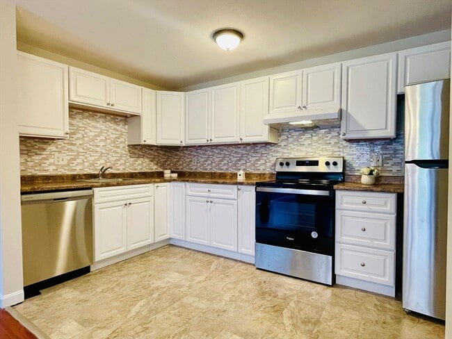 Building Photo - 1 Mayberry Dr Unit 1
