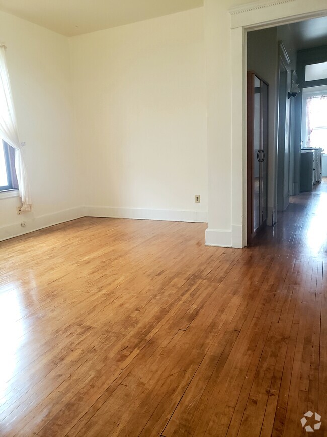 Building Photo - 1815 10th Ave S Unit 3 Rental