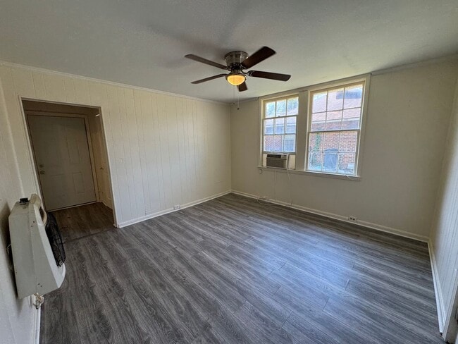 Photo - 1/1 House in Celanese- $795