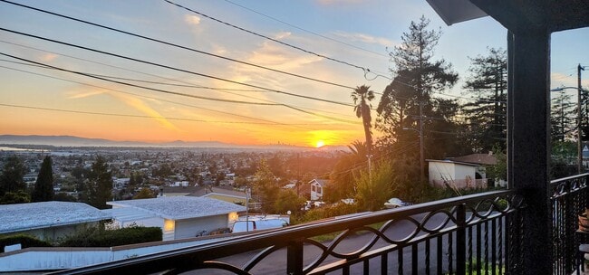 Photo - 6558 Simson St