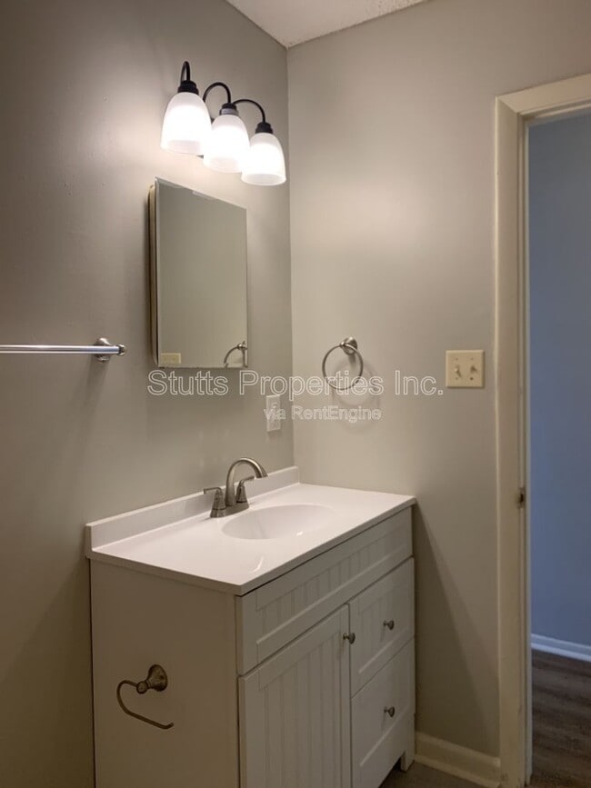 Photo - 710 Portage Ave