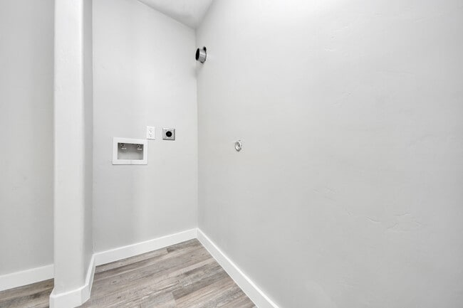 Photo - 6201 Batterson St
