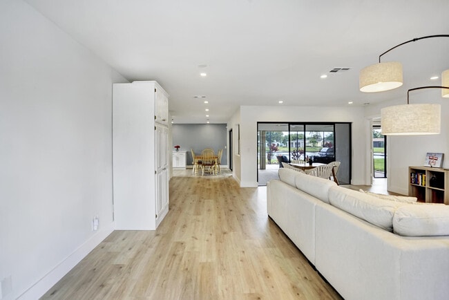 14608 Country Side Ln
