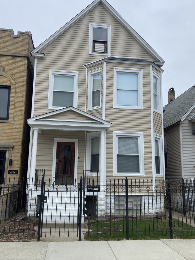 Building Photo - 3927 N Whipple St Unit 2 Rental
