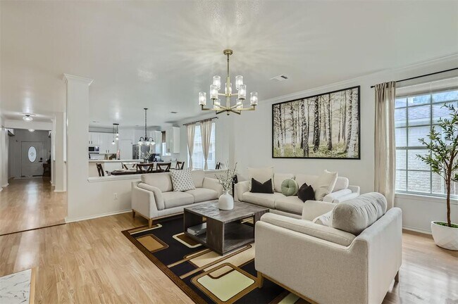 Photo - 1016 Thackeray Ln