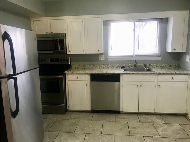 Building Photo - 4312 NW 57th Terrace Unit 1