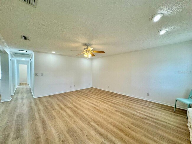 Photo - 621 85th Ave N