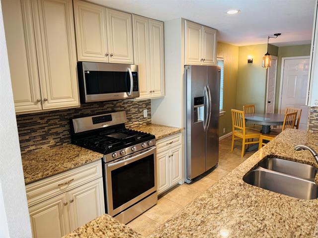 Photo - 2615 Gladiolus Ln