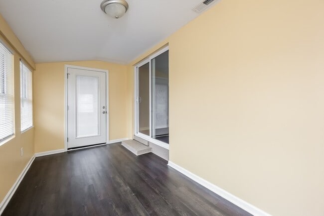 Photo - 122 Apollo Ave