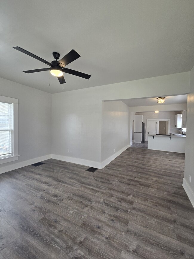 Photo - 250 Millwood N