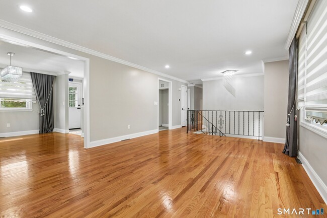 Photo - 122 Upper State St