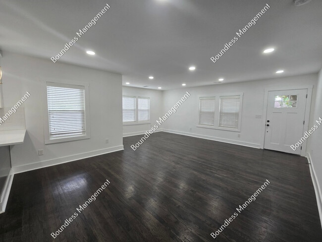 Photo - 1064 Westmoor Dr NW