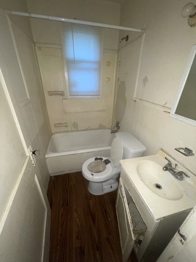 Photo - 8356 Strathmore Pl