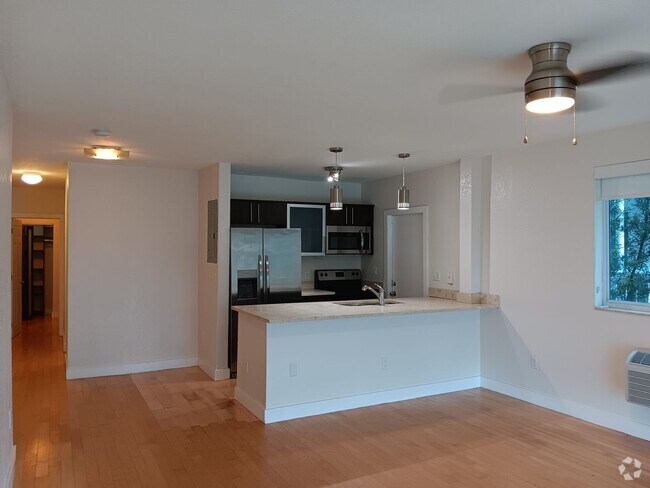 Building Photo - IMAIM Property Unit 6 Rental