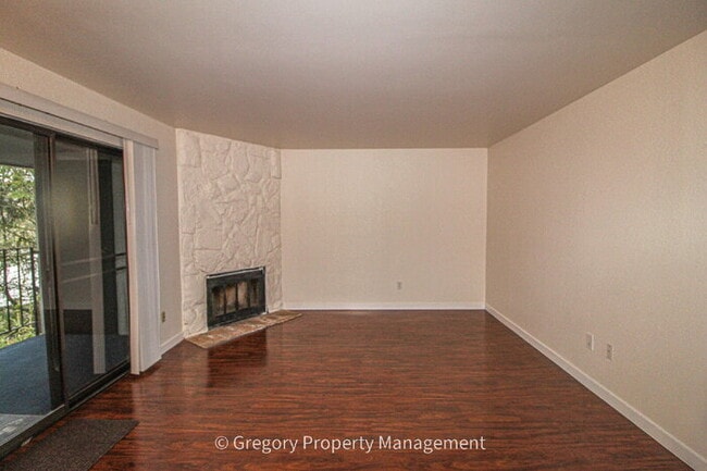 Photo - Excellent value in this updated 2 bedroom condo. Easy walk to Juanita beach waterfront park and t... Unit c2