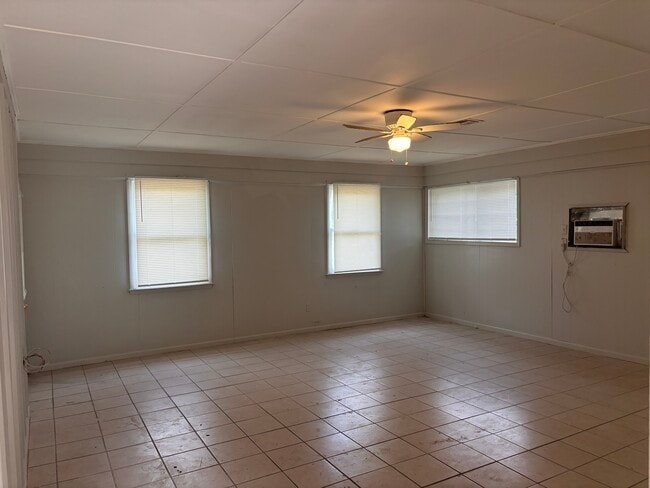 Photo - 742 Queensbury Dr