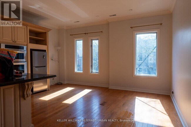 Photo - 177 Strachan Ave Unité Upper