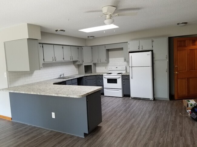 Kitchen - 27 Quinnipiac Ave Unit 2R