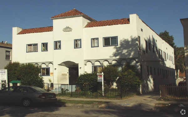 Photo - 1231 S Plymouth Blvd Apartments