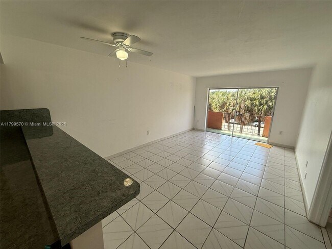 Photo - 17101 NW 57th Ave Unidad 306 Rental