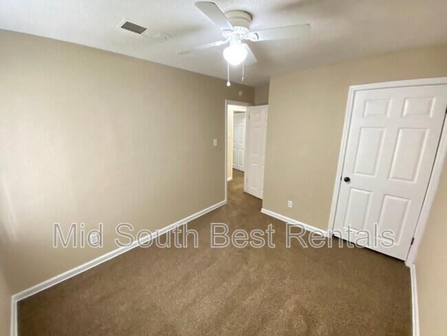 Photo - 4592 Sunnybrook St