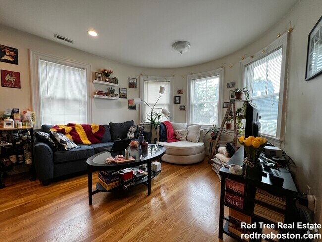 Building Photo - 84 Linden St Unit #2 Rental
