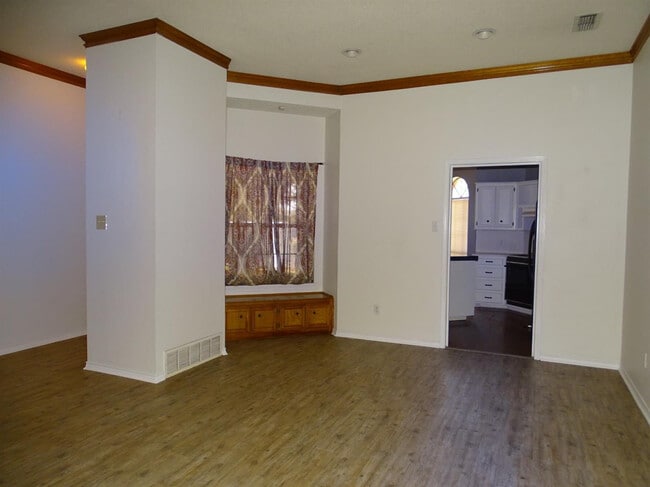 Photo - 5738 94th St