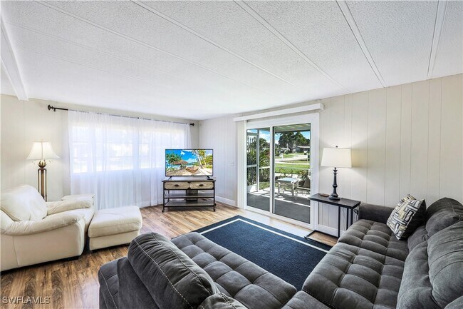 Photo - 21 Lemans Dr