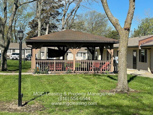 Building Photo - Le Grand Apartments Available for your May move in. Unit 309-7 SE Grand Ave