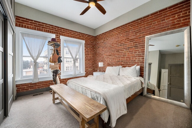 Photo - 232 N Broadway