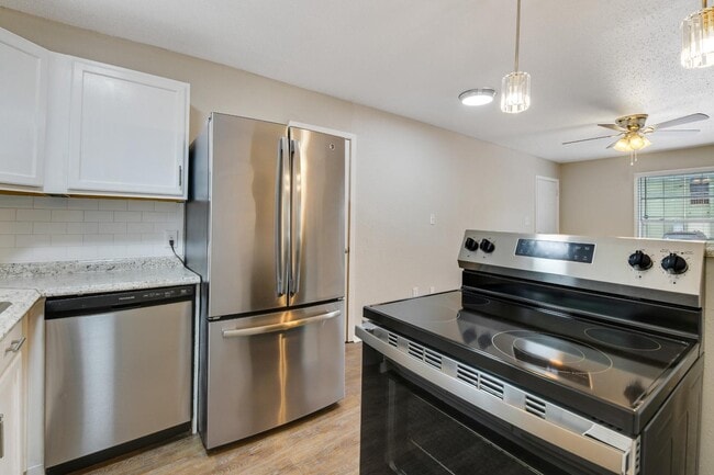 Photo - 1512 Broadmoor Dr