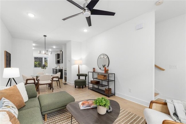 Photo - 1438 Walker Pl SE