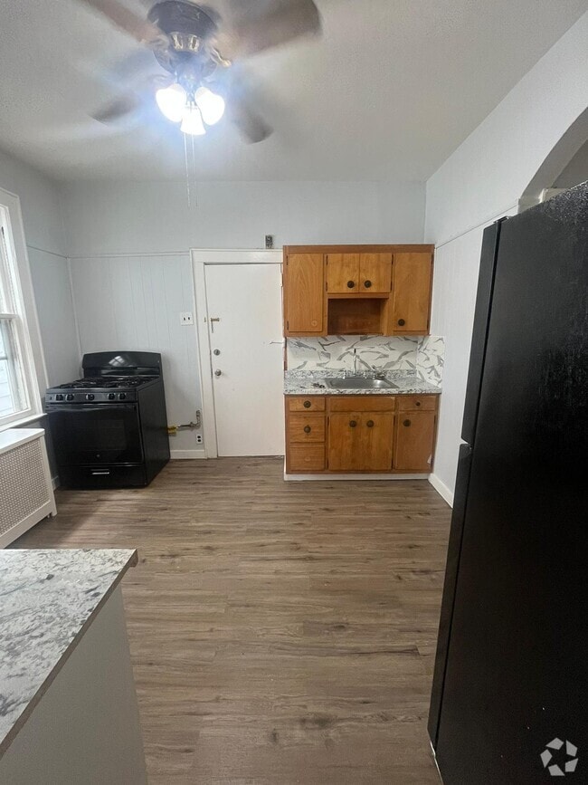 Building Photo - 10 McKay Ave Unit 1L Rental