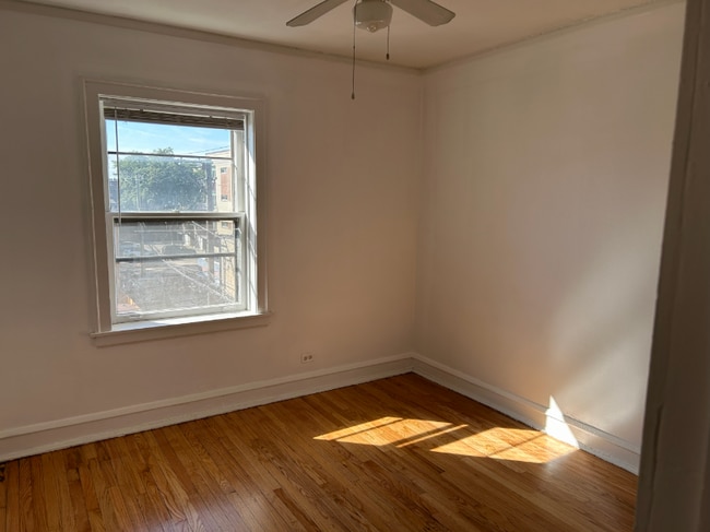 Photo - 1942 N Whipple St Unidad 3R