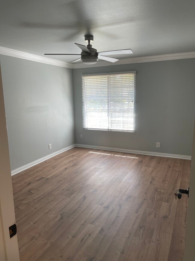 Primary bedroom - 5525 Canoga Ave Unit 320