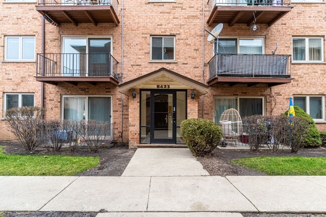 Building Photo - 8423 W Gregory St Unit 201