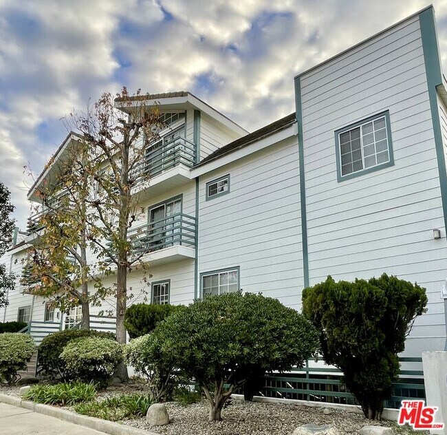 Photo - 11738 Mayfield Ave Unit 114