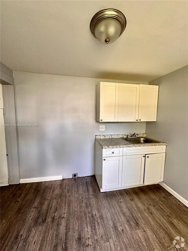 Building Photo - 6326 NW 4th Ave Unit 2 Rental