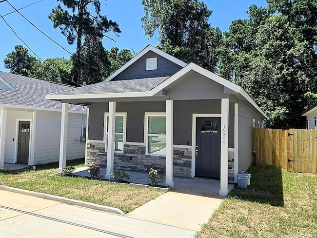 Building Photo - 16979 W Juneau St