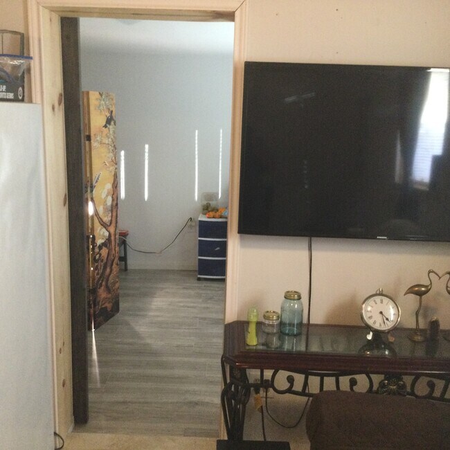 Entrance to bedroom - 11478 Underwood St