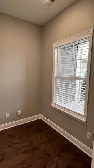 Photo - 564 NE Bellingham Dr