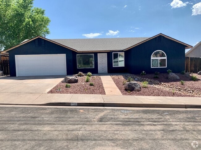 Building Photo - Four Bedroom Remodeled Home in Red Cliffs