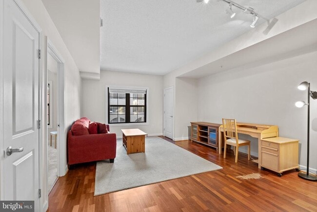 Photo - 1111 25th St NW Unidad 512