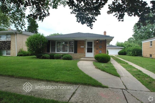 Building Photo - 4532 W 102nd St Rental