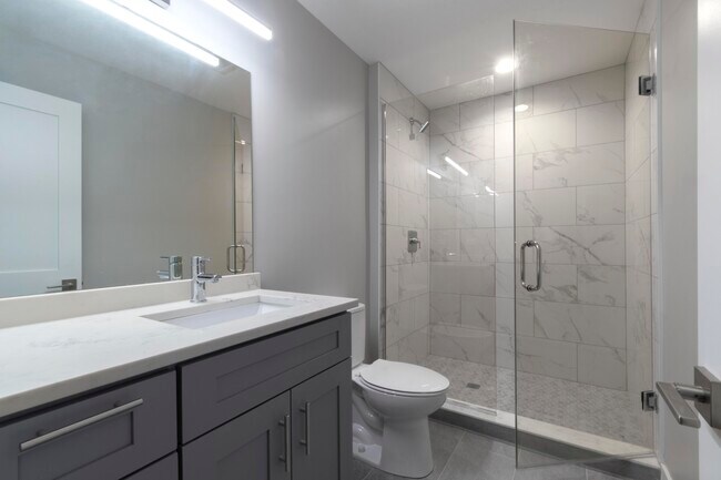 25 W Hubbard St